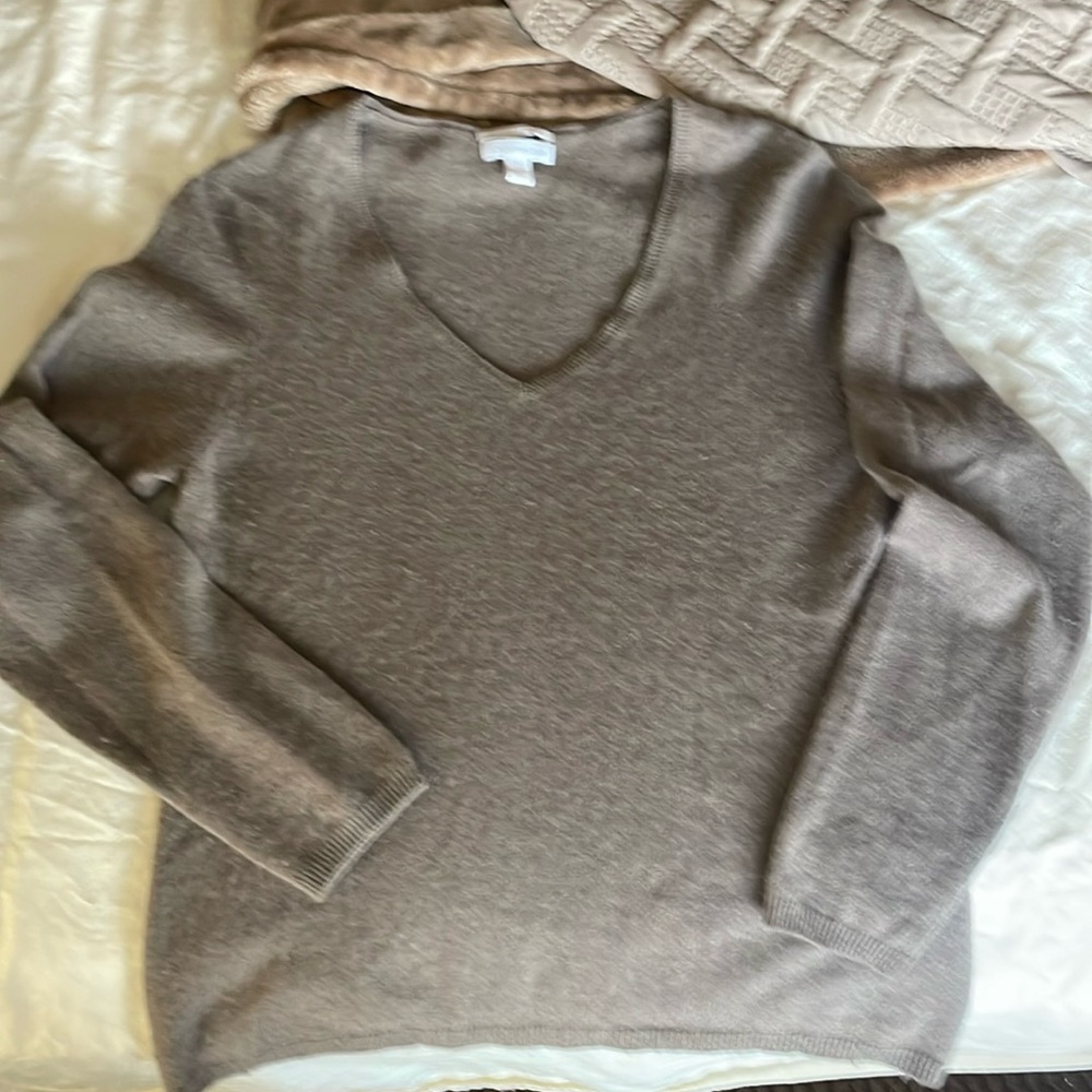 Charter Club Women’s V-Neck Tan 100% Cashmere Sweater Size L